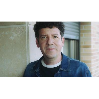 Donald Navas Zeledón presenta este jueves 12 en Elkar Comedias 'Gaueko. Tu sombra, mi reflejo'