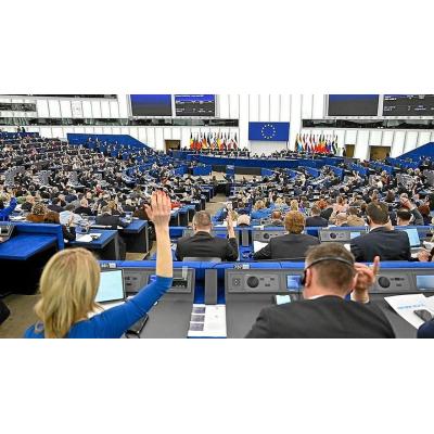 La Eurocámara valida el crédito de 90.000 millones a Ucrania