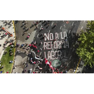 Batalla campal en Buenos Aires: Argentina aprueba la reforma laboral más polémica en décadas