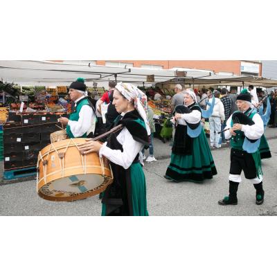 El mercadillo de Landaben vuelve con música en directo para animar los domingos en Pamplona