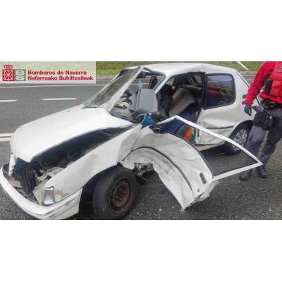 Grave un hombre de 42 años tras un brutal choque entre dos vehículos en la N-121-A
