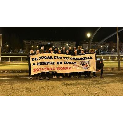 El emotivo recibimiento de sus amigos a Iker Monreal