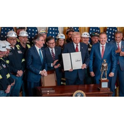 Trump ordena impulsar el uso de carbón y destina 175 millones de dólares a plantas de este combustible