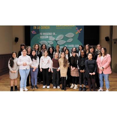 Más de ochenta científicas inspiran a niñas