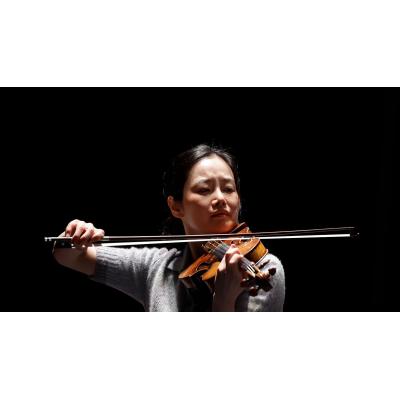 Una reconocida violinista surcoreana revela por qué su violín "está vivo" durante su visita a Navarra
