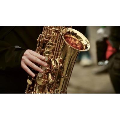 Koldo, ¡toca el saxofón!