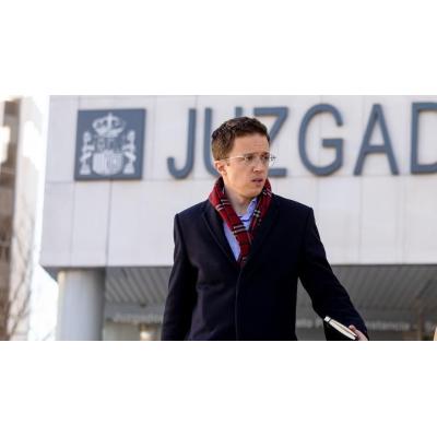 El juez del caso Errejón descarta archivar la causa y le cita el 17 de febrero para notificarle la apertura de juicio