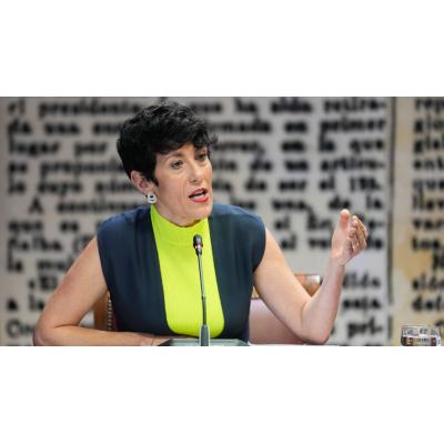 Elma Saiz defiende en Pamplona la regularización de 500.000 inmigrantes ilegales: “El mundo mira a España”