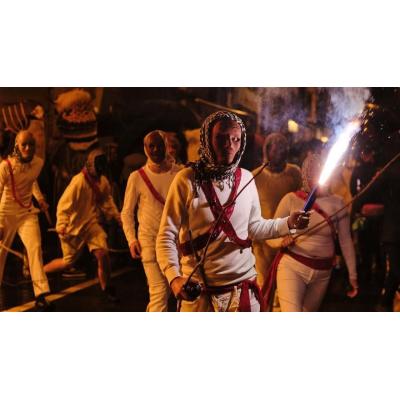 El Casco Viejo abre su carnaval con un mensaje de denuncia: "Con el barrio no se juega"