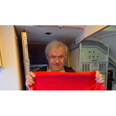 El detalle de Osasuna con el piloto de avión tras un complicado aterrizaje en Pamplona
