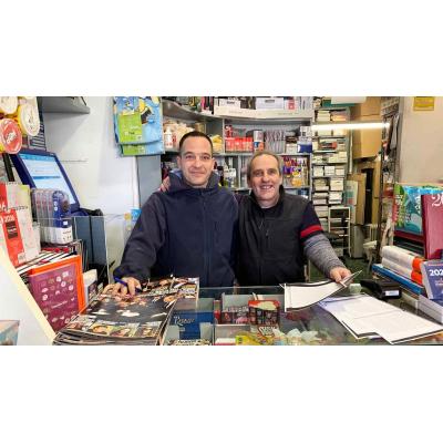 La librería de Pamplona que encuentra relevo familiar: “Es un trabajo generoso, amable, incluso con el madrugón"