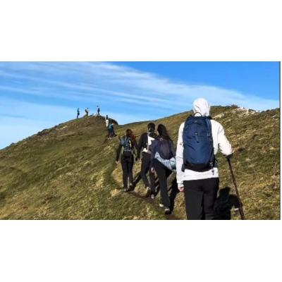 Los jóvenes cambian la fiesta por rutas y naturaleza en Euskal Herria