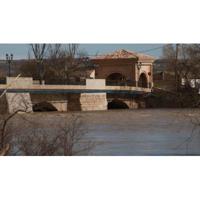 El Ebro toma protagonismo: la crecida baja hacia la Ribera