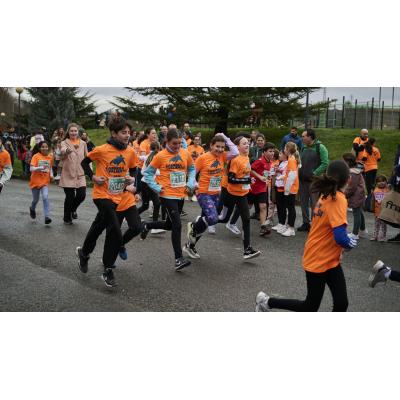 Miles de pasos, una sola causa: 2.400 personas se vuelcan en la carrera solidaria que ya es tradición en Navarra