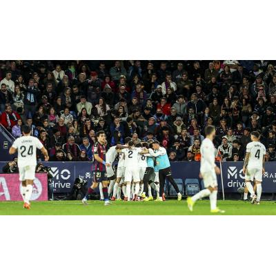 Ramazani y Sadiq decantan el derbi para el Valencia