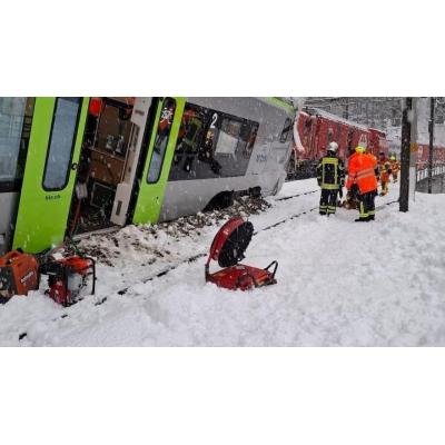 Al menos cinco heridos por el descarrilamiento de un tren en Suiza debido a una avalancha