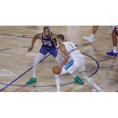 El equipo de las Estrellas se lleva el novedoso partido del All Star de la NBA