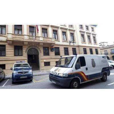 A juicio un hombre por intentar matar a su cuñado con una motosierra en Asturias
