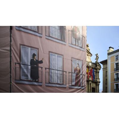 El emblemático edificio de Pamplona que enseña su nueva fachada y cambia por completo su imagen