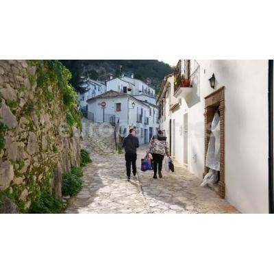 El Gobierno español limita durante una semana los precios de los hoteles en Grazalema y otros 13 municipios