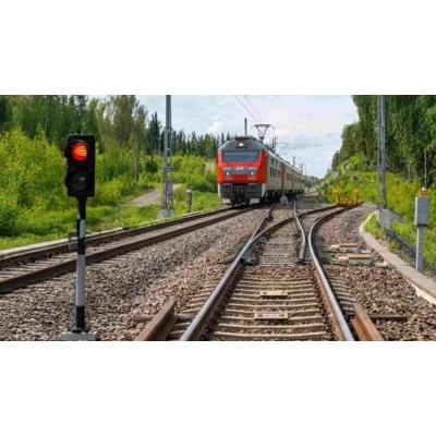 La Policía se topa con una escena inquietante al localizar a una joven junto a la vía del tren en una localidad navarra