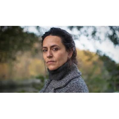 Itziar Ituño se disfraza en el Carnaval de Lantz y se muestra radiante en su visita a la mascarada de Miel Otxin