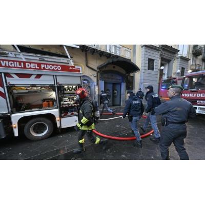 Un gran incendio engulle el histórico teatro de Sannazaro de Nápoles