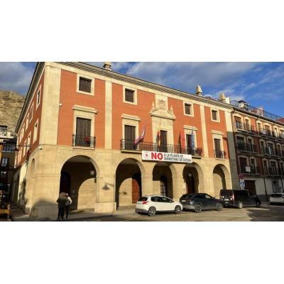 Los 137 'tropezones' de Lodosa, bajo el arco central de la casa consistorial