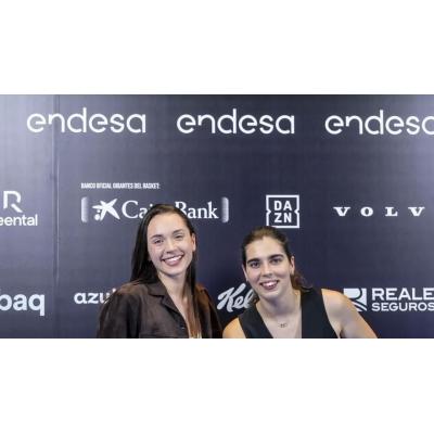 Irati Etxarri y Beatriz Zudaire reciben los Premios Gigantes