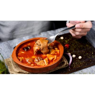 Callos, carrilleras y manitas: la ruta en Navarra que te traslada a la cocina de tu abuela