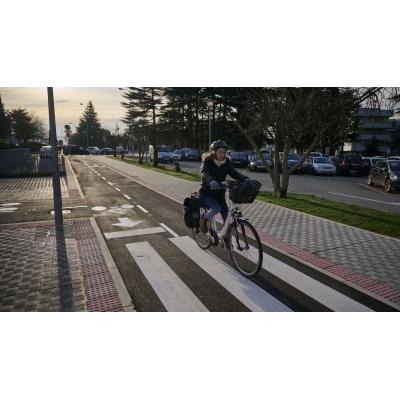 La transitada calle de Pamplona que estrena un carril bici tras 5 meses de obras