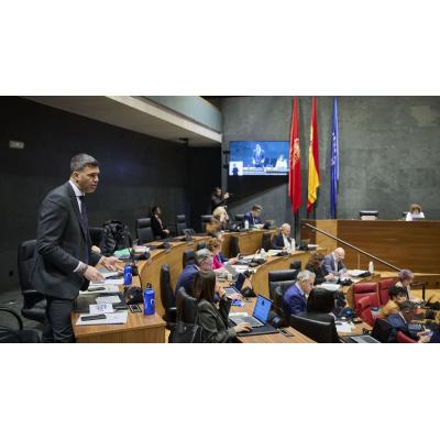La regularización masiva de 10.000 inmigrantes en Navarra, a debate hoy en la sesión del Parlamento