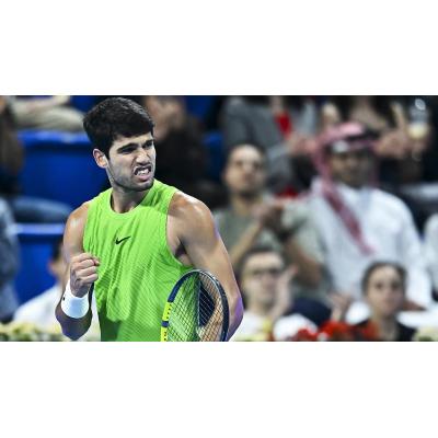 Alcaraz remonta para plantarse en semifinales de Doha