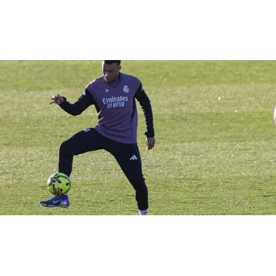Huijsen, baja de última hora en el Real Madrid para El Sadar