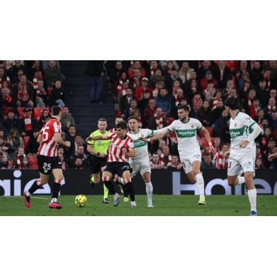 El Athletic toma impulso y deja tocado al Elche
