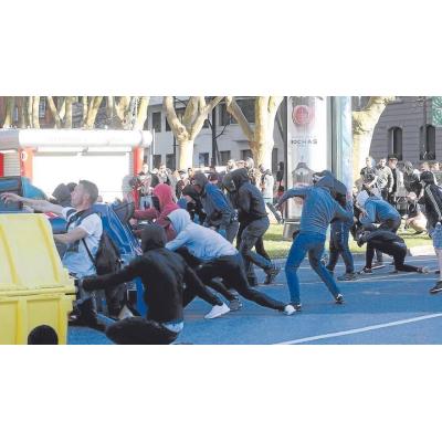 A la política le falta un delantero centro