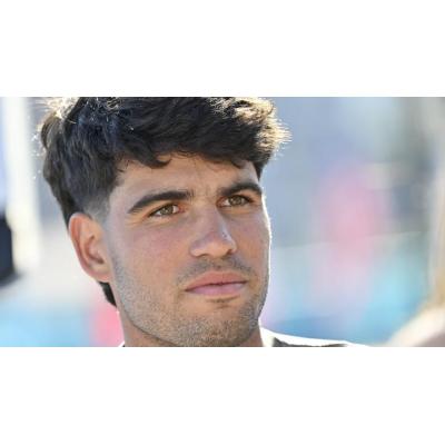 Alcaraz impone su condición de campeón en su debut en Montecarlo