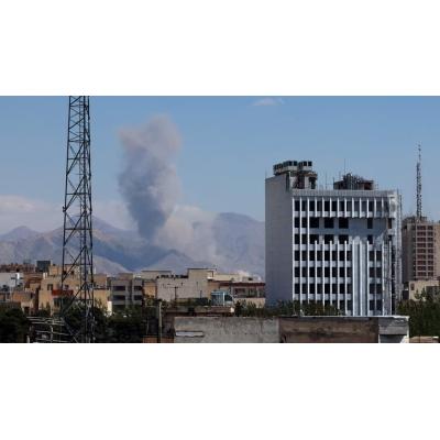 Irán se moviliza ante la mayor amenaza de Trump: miles de personas forman cadenas humanas en centrales y puentes