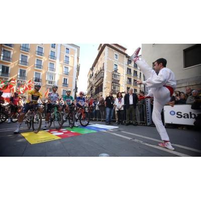 Etapa 2 de la Itzulia, Pamplona - Cuevas de Mendukilo: horarios de paso, perfil y recorrido