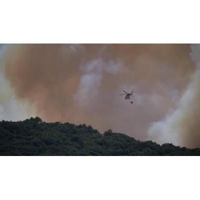 Un incendio de vegetación en Baztan moviliza a bomberos y un helicóptero