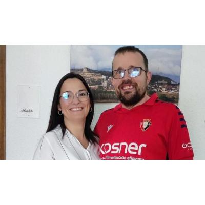 La boda más rojilla: Eduardo Gracia se casa ataviado con la camiseta de Osasuna
