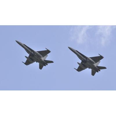 Varios cazas de combate F18 sobrevuelan Navarra en maniobras de entrenamiento