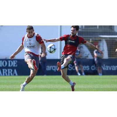 Osambela paga el pato: dos partidos de sanción por levantar los brazos