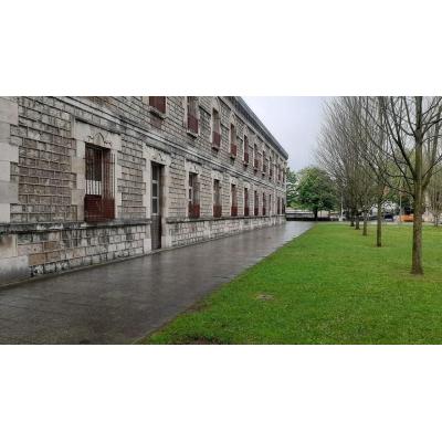 Piden 12 años de cárcel para un joven por violar a una menor en un portal en Cantabria