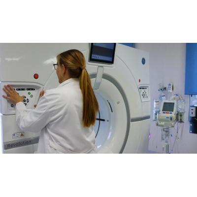 Sanidad se compromete a ampliar el acceso al cribado de cáncer de mama hasta los 74 años