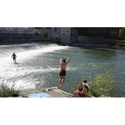 Del bañador al abrigo en 24 horas: Navarra rozará este viernes los 30 grados y el fin de semana las máximas serán de 10ºC