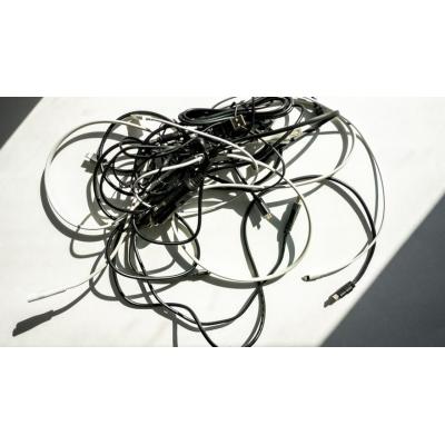 Gadgets baratos que mantienen tus cables ordenados y tus dispositivos protegidos