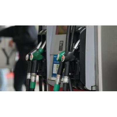 El petróleo se mantiene por debajo de los 100 dólares pese a la frágil tregua en Irán