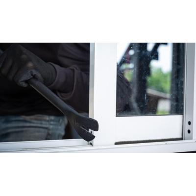 Detenido tras robar 22 ventanas de una comunidad de vecinos de Granada