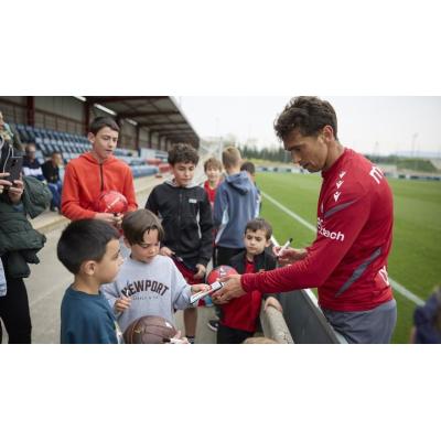 Osasuna, con las bajas de Boyomo y Osambela para recibir al Betis